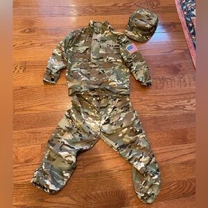 Boys Army costume. Size Medium. Fits 5-6 year old